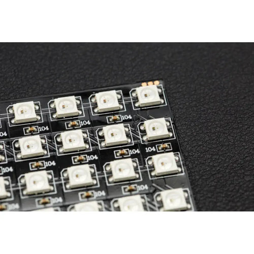 重力: フレキシブルな 8x32 RGB LED マトリックス