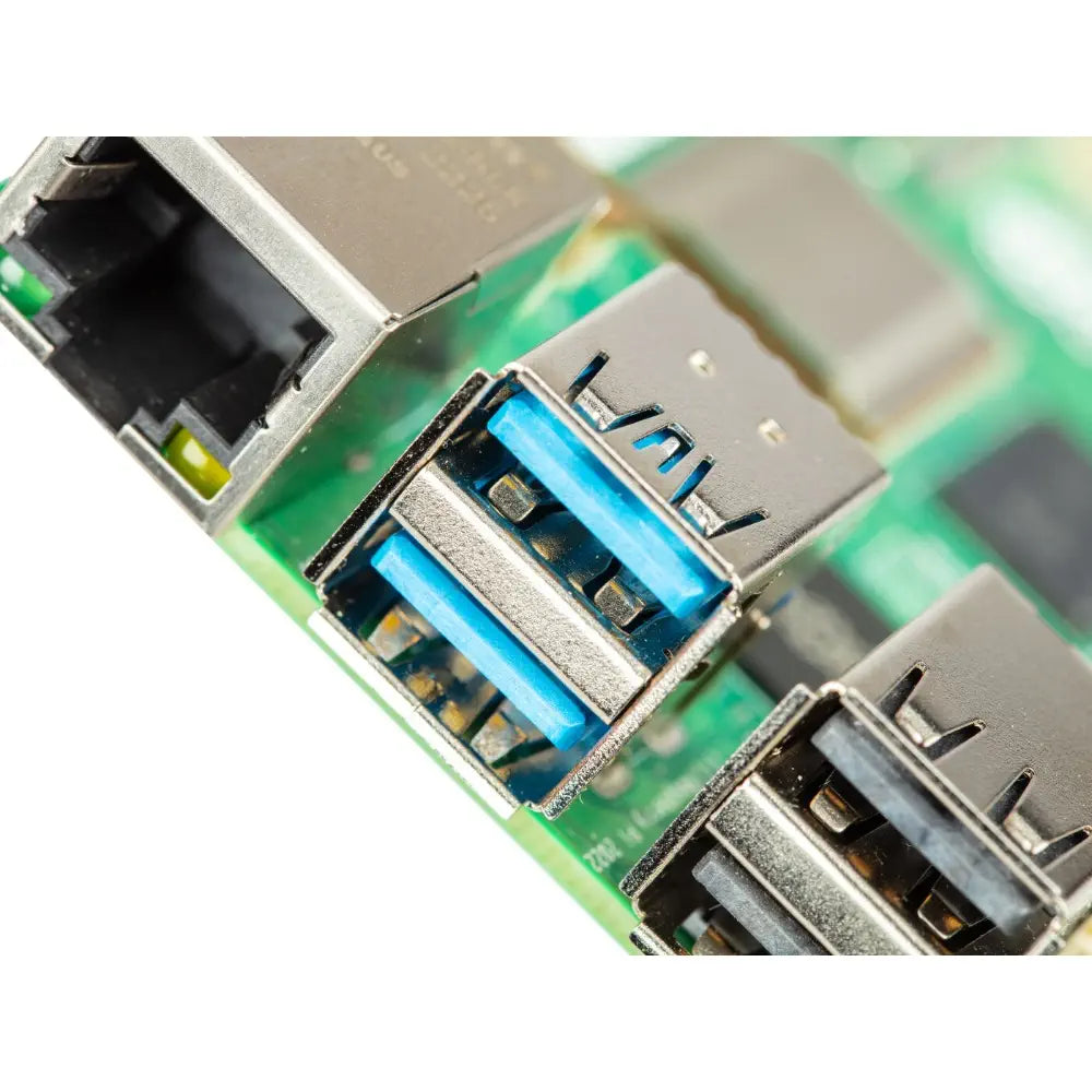 Raspberry Pi 5 4GB シングルボード コンピュータ - RobotShop