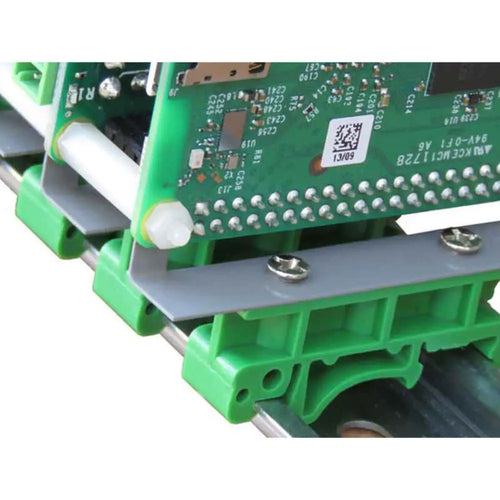 Sequent Microsystems DIN-RAILキット タイプ2 垂直マウント Sequent Microsystems DIN-RAILキット タイプ2 垂直マウント
